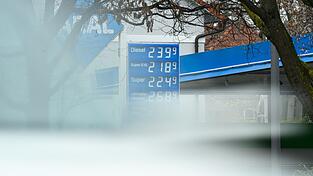 Um 17 Cent pro Liter sollen Benzin und Diesel durch die Senkung der Mineral&ouml;lsteuer billiger werden.