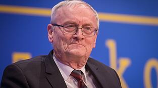 Von 1998 bis 2005 leitete Hanning den Bundesnachrichtendienst, anschließend war er Staatssekretär im Bundesinnenministerium. Aber auch danach sollen noch geheime Informationen an ihn geflossen sein. (Archiv) Von 1998 bis 2005 leitete Hanning den Bundesnachrichtendienst, anschließend war er Staatssekretär im Bundesinnenministerium. Aber auch danach sollen noch geheime Informationen an ihn geflossen sein. (Archiv)
