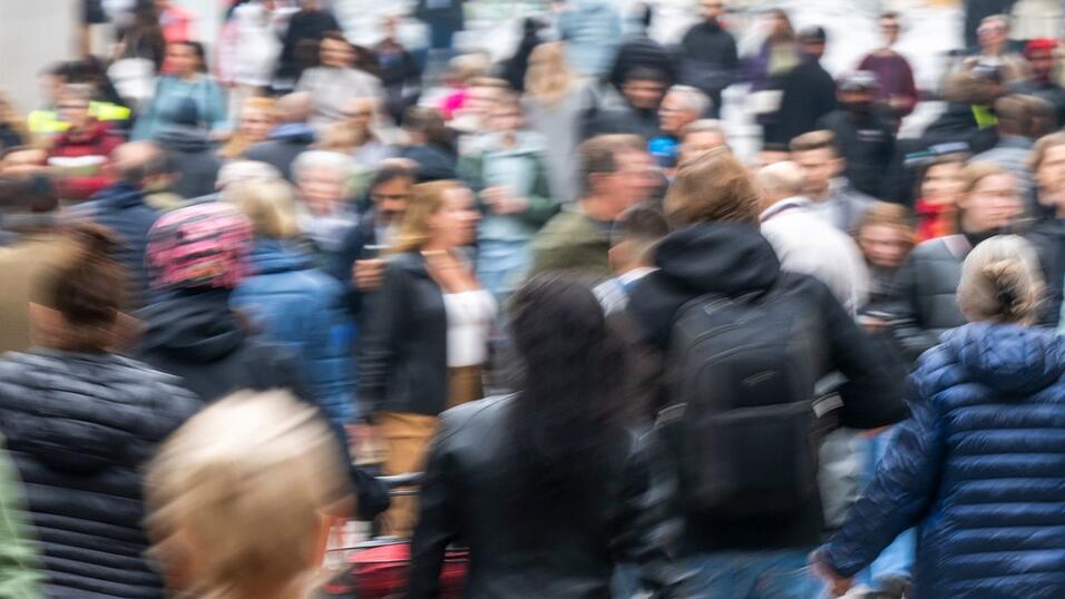 Passanten in München. In der bayerischen Landeshauptstadt sind Türken die größte Ausländergruppe. (Archivbild) Passanten in München. In der bayerischen Landeshauptstadt sind Türken die größte Ausländergruppe. (Archivbild)