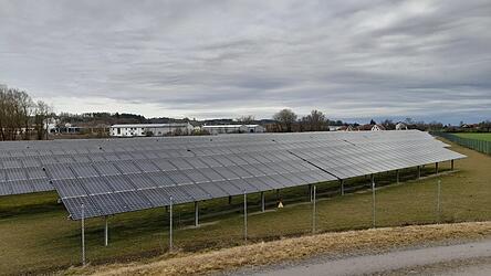 Die PV-Anlage bei Edlkofen soll erweitert werden. Die PV-Anlage bei Edlkofen soll erweitert werden.