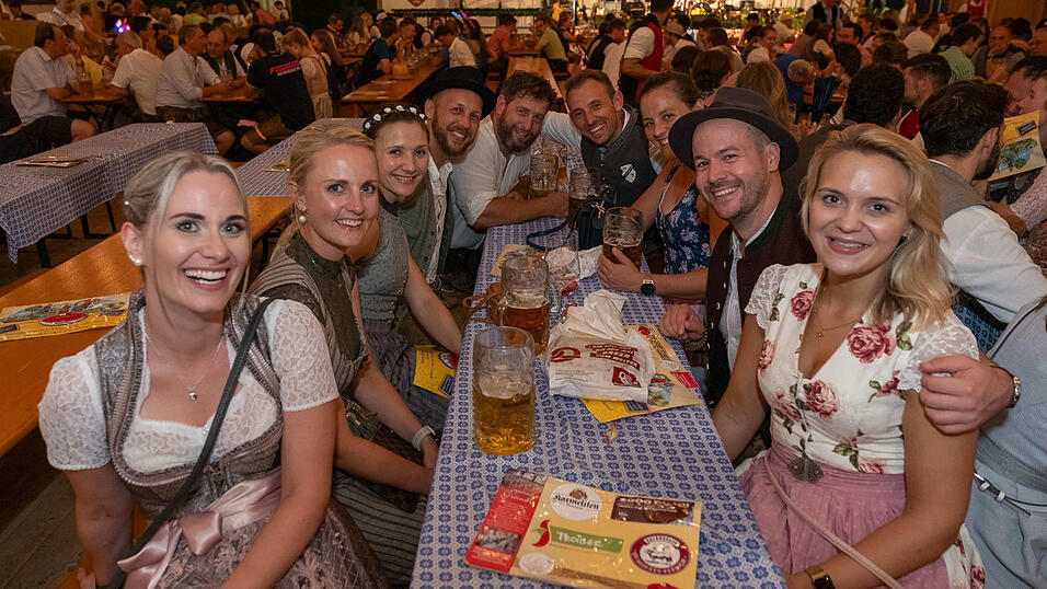 Die Partybilder vom Montag, 14. August 2023, aus dem Festzelt Greindl. Die Partybilder vom Montag, 14. August 2023, aus dem Festzelt Greindl.