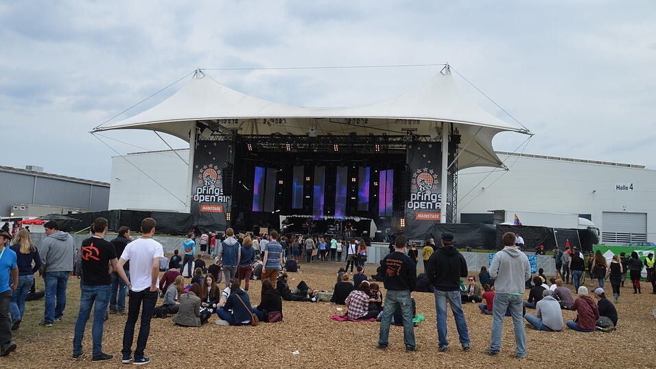 Das war am zweiten Tag des Pfings-Open-Airs in Salching auf dem Festivalgelände los. (Fotos: Florian Wende) Das war am zweiten Tag des Pfings-Open-Airs in Salching auf dem Festivalgelände los. (Fotos: Florian Wende)