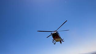 Der 24-J&auml;hrige wurde schwerstverletzt in eine Klinik geflogen. (Symbolbild)