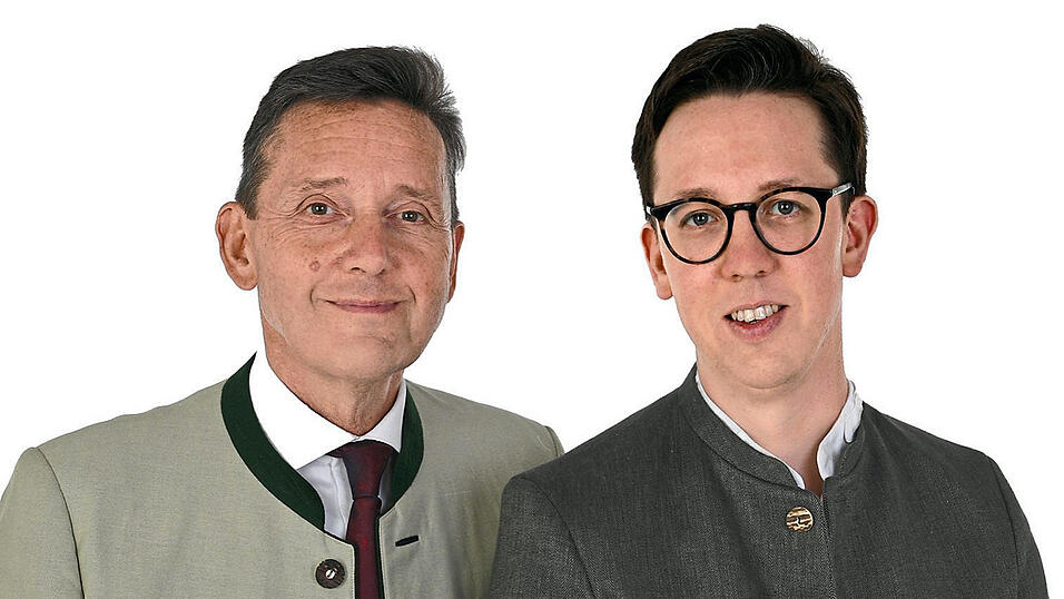 Anton Nothaft (links) ist seit 1988 Festwirt auf dem Gäubodenvolksfest. „Das Volksfest fördert den gesellschaftlichen Zusammenhalt“, sagt Anton Nothaft junior (rechts). Anton Nothaft (links) ist seit 1988 Festwirt auf dem Gäubodenvolksfest. „Das Volksfest fördert den gesellschaftlichen Zusammenhalt“, sagt Anton Nothaft junior (rechts).