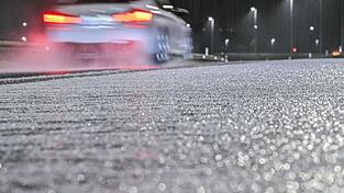 Mancherorts kann es noch glatt sein. Mancherorts kann es noch glatt sein.