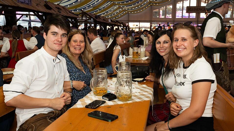 Die Partybilder vom Donnerstag, 13. August, aus dem Festzelt Reisinger. Die Partybilder vom Donnerstag, 13. August, aus dem Festzelt Reisinger.