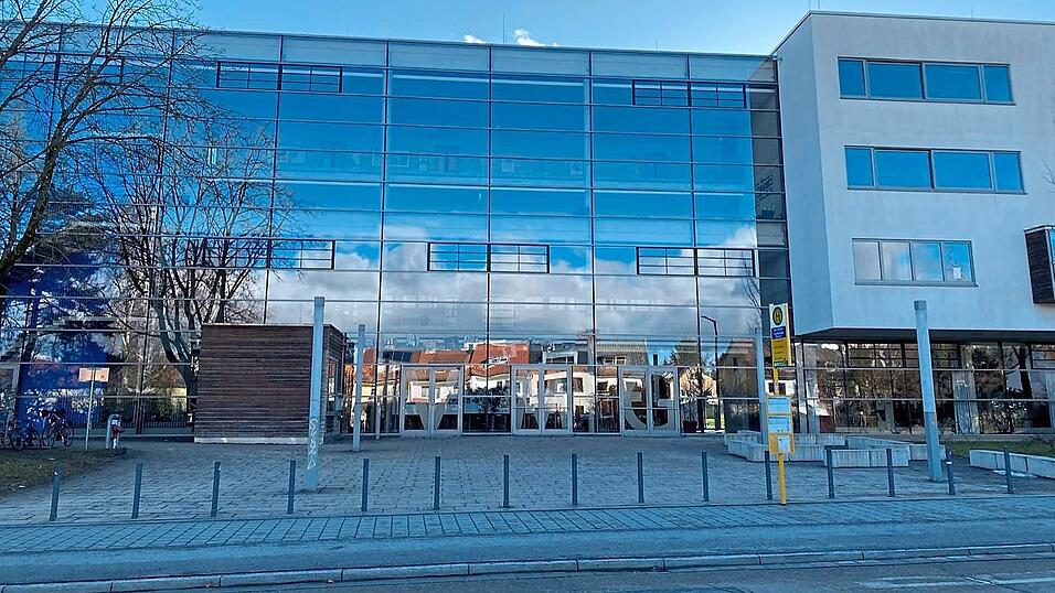 Wegen eines neuen Konzepts für den Ganztag rumorte es am Von-Müller-Gymnasium. Jetzt ist eine Lösung in Sicht. Wegen eines neuen Konzepts für den Ganztag rumorte es am Von-Müller-Gymnasium. Jetzt ist eine Lösung in Sicht.