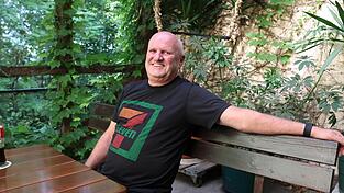 Walter Thanner hat die Ruhe zu schätzen gelernt, die in Vierau eingekehrt ist. Die Gastspiele betreut er nun in anderen Hallen. Vor der Haustüre bewirtet er noch seine Gäste in Wirtshaus und Biergarten.