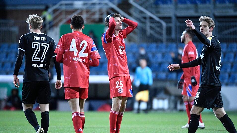 Thomas M&uuml;ller kann es nicht fassen. Die Bayern sind raus aus dem Pokal.