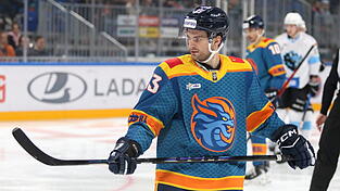 &nbsp;Joseph Duszak (13) stand zuletzt unter anderem f&uuml;r die Shanghai Dragons in der KHL auf dem Eis.