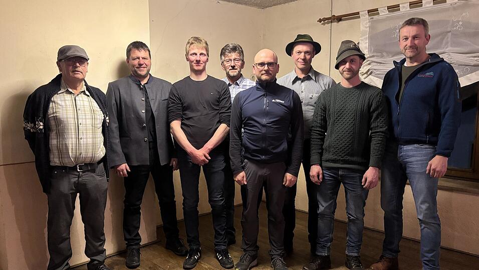 Die Vorstandschaft der Jagdgenossen freute sich mit den J&auml;gern &uuml;ber eine harmonische Jahresversammlung.