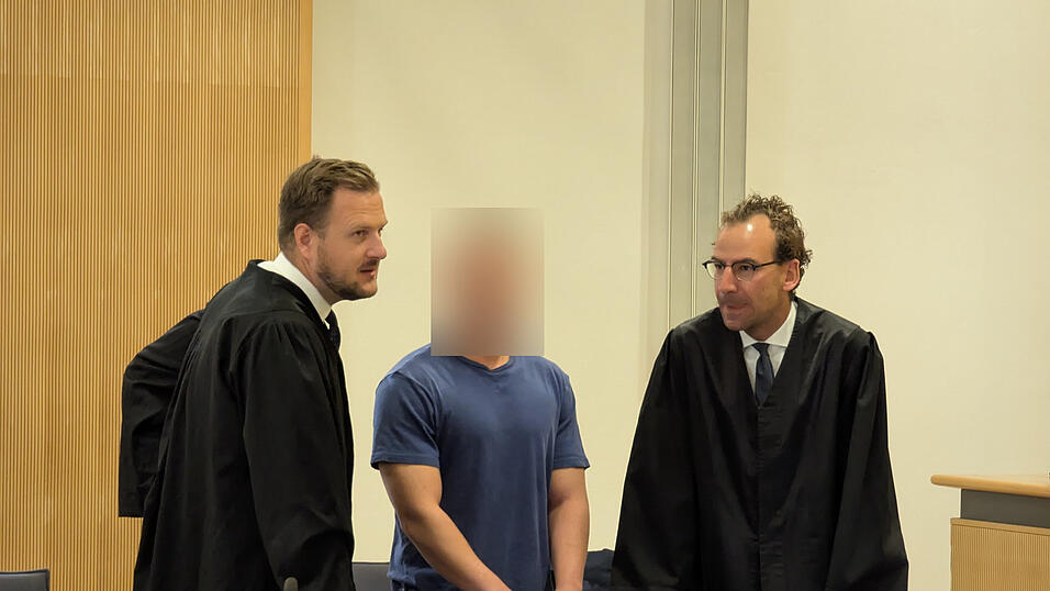 Der Angeklagte r&auml;umt den Angriff auf seinen Gastgeber ein, bestreitet aber jede T&ouml;tungsabsicht. Der Gesch&auml;digte habe ihn bedroht und er habe einfach die Nerven verloren.