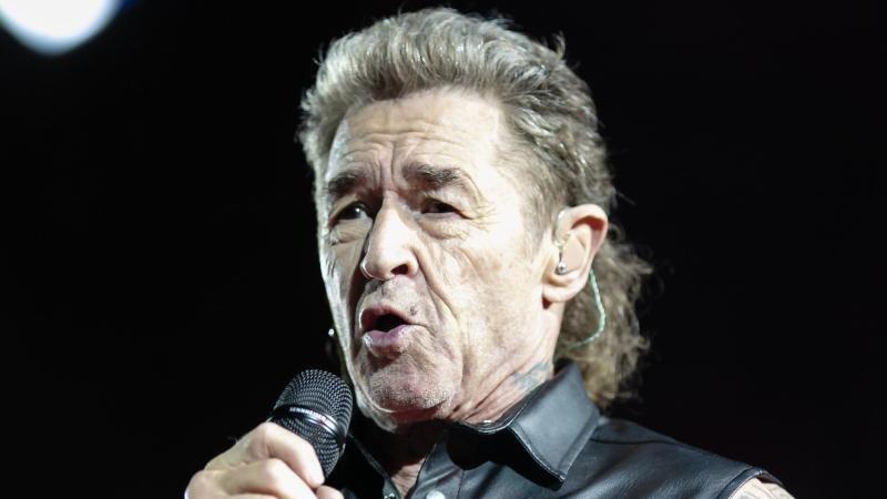 Peter Maffay muss seine laufende 'Live 2020'-Tour verschieben - gleich zwei seiner Bandmitglieder haben mit gesundheitlichen Problemen zu k&auml;mpfen.