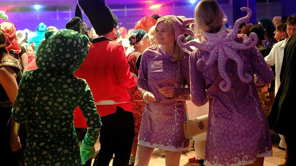 Der Künstlerball bot ein großes Showprogramm. Der Künstlerball bot ein großes Showprogramm.