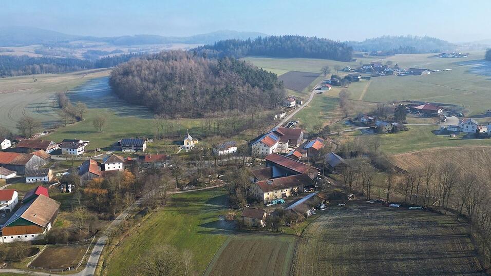 Im Zuge des Flurneuordnungsverfahrens 'K&uuml;nisches Gebirge - Kernwegenetz 2' ist die Sanierung der Verbindungsstra&szlig;e J&auml;gershof-Hofberg geplant.