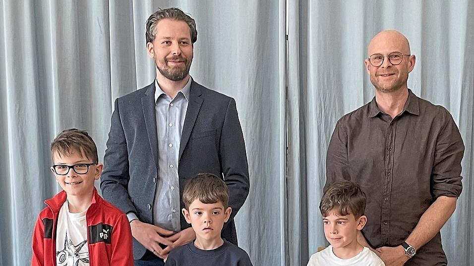 Von links: Maxim Haaf, Karl Lehmann und Philipp Bilecki erhielten von Tobias Haunsperger (links) und Ferdinand Weilhammer ihre Junior-Urkunden.