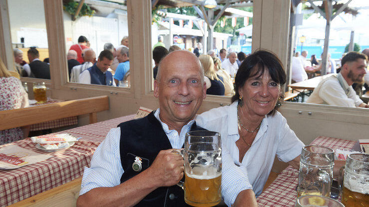 Die Partybilder vom Sonntag, 9. August, aus dem Festzelt Lechner. Die Partybilder vom Sonntag, 9. August, aus dem Festzelt Lechner.