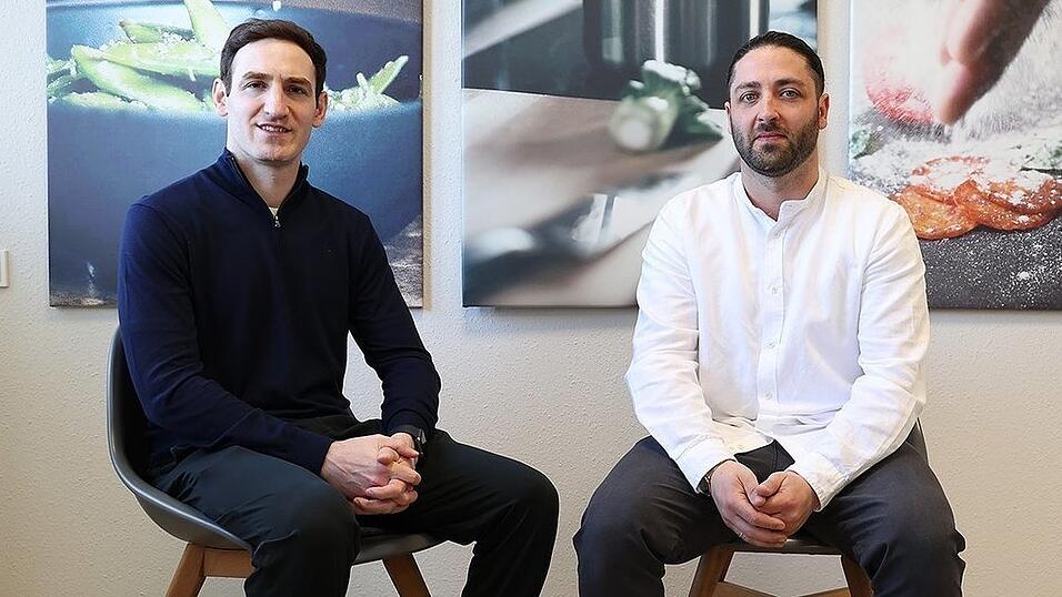 Chefcoach Casey Fratkin (l.) und der Sportliche Leiter des DSC, Ibo Weißleder, freuen sich über die Verstärkung des Kaders. Chefcoach Casey Fratkin (l.) und der Sportliche Leiter des DSC, Ibo Weißleder, freuen sich über die Verstärkung des Kaders.