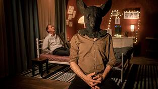 Die ,,Maus' nimmt ein neues Video zur Entführung von Schnabel (Martin Brambach) auf, mit seinen Forderungen.