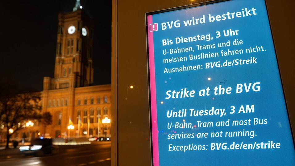 Die Gewerkschaft Verdi hat zum dritten Warnstreik in der laufenden Tarifrunde mit der BVG aufgerufen. (Archivbild)