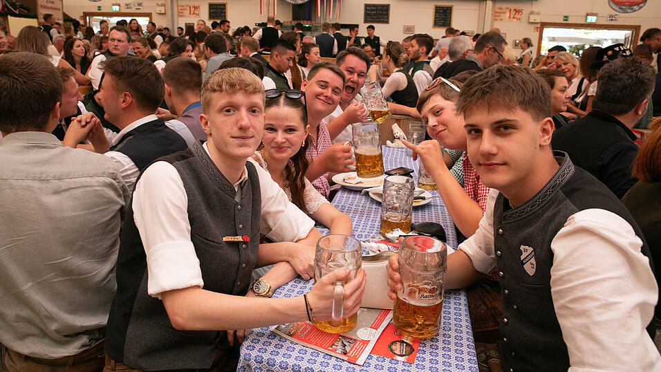 Die Partybilder vom Samstag, 16. August, aus dem Festzelt Greindl. Die Partybilder vom Samstag, 16. August, aus dem Festzelt Greindl.