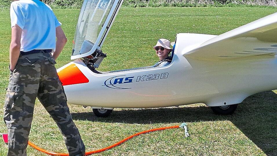 Stahlende Gesichter beim Albatros-Fluglager: Piloten und Flugsch&uuml;ler nutzten die Pfingstferien, um ihrem Hobby nachzugehen.