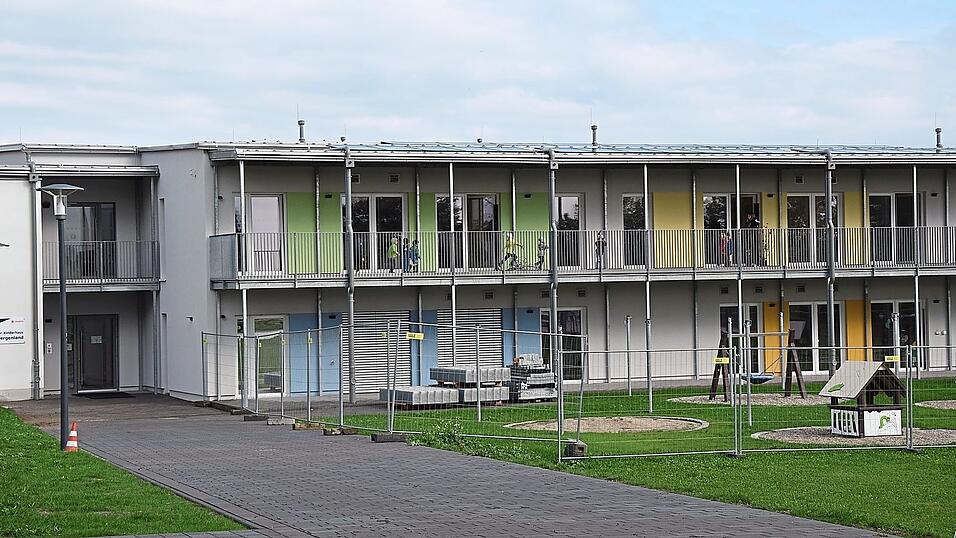Das neue Kindergartengebäude wird den kirchlichen Segen erhalten.