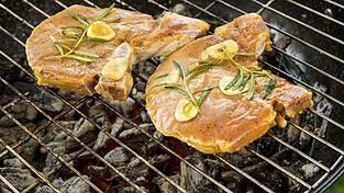 Ob exotisch oder pikant, eine leckere Marinade besteht aus S&auml;ure, &Ouml;l und Gew&uuml;rzen.