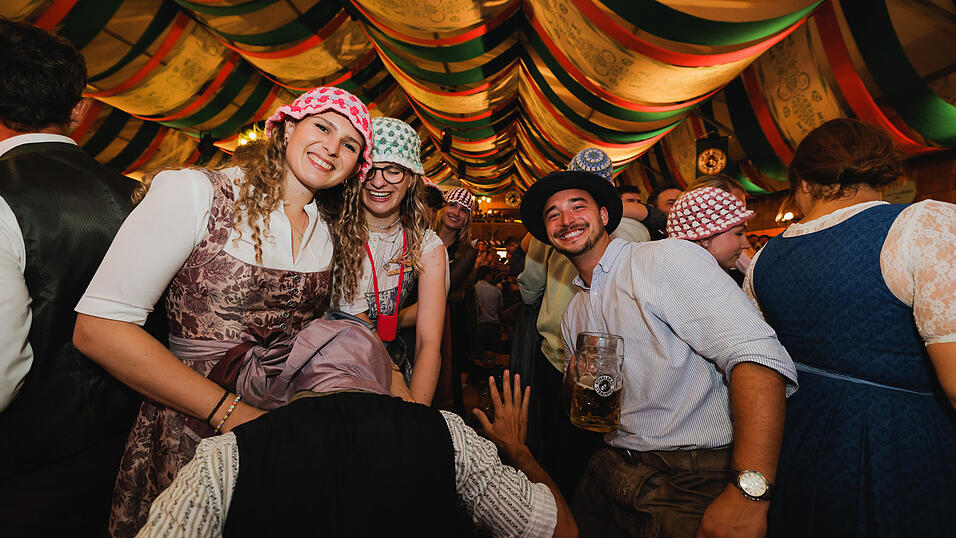 Die Partybilder vom Dienstag, 13. August 2024, aus dem Festzelt Weckmann. Die Partybilder vom Dienstag, 13. August 2024, aus dem Festzelt Weckmann.