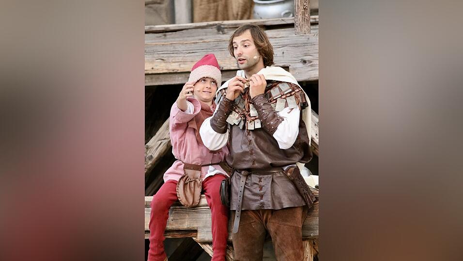 Eindr&uuml;cke von der Gruppe 'blau', die am Freitagabend die Drachenstich-Premiere gespielt hat.