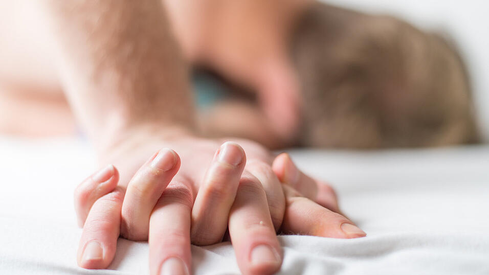 War der Sex einvernehmlich oder nicht? Das Landshuter Amtsgericht muss aktuell diese Frage im Zuge eines Verfahrens klären. Eine 22-jährige hatte Anzeige erstattet und findet sich plötzlich in der Rolle der Angeklagten wieder. (Symbolfoto) War der Sex einvernehmlich oder nicht? Das Landshuter Amtsgericht muss aktuell diese Frage im Zuge eines Verfahrens klären. Eine 22-jährige hatte Anzeige erstattet und findet sich plötzlich in der Rolle der Angeklagten wieder. (Symbolfoto)