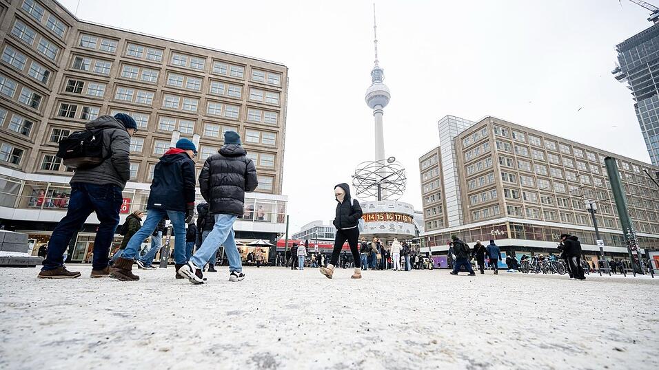 Im Nordosten Deutschlands - wie hier in Berlin - bleibt es kalt. Im Nordosten Deutschlands - wie hier in Berlin - bleibt es kalt.