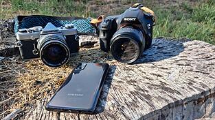 Ob klassisch auf Film, mit einer Digitalkamera oder mit dem Smartphone - laut Benjamin Franz hängt die Entscheidung davon ab, wie intensiv sich jemand mit Fotografie beschäftigen will. Ob klassisch auf Film, mit einer Digitalkamera oder mit dem Smartphone - laut Benjamin Franz hängt die Entscheidung davon ab, wie intensiv sich jemand mit Fotografie beschäftigen will.