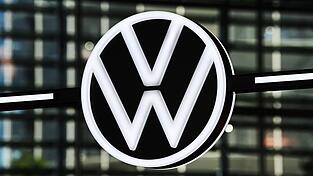 VW-Papiere sinken nach neuen Milliardenbelastungen im Konzern stark
