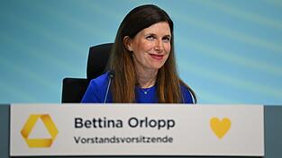 Commerzbank-Chefin Orlopp sieht gute Argumente gegen eine Übernahme durch die Unicredit Commerzbank-Chefin Orlopp sieht gute Argumente gegen eine Übernahme durch die Unicredit
