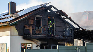 Beim dem Brand in Hengersberg (Kreis Deggendorf) entstand ein Schaden, der im sechsstelligen Euro-Bereich liegt. Beim dem Brand in Hengersberg (Kreis Deggendorf) entstand ein Schaden, der im sechsstelligen Euro-Bereich liegt.
