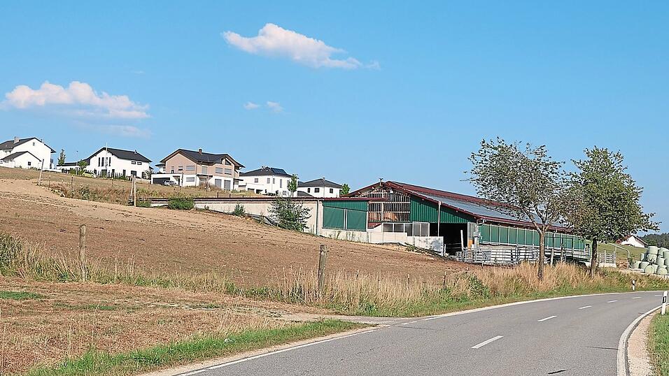 Der Stall in Schmatzhausen liegt in der N&auml;he eines Baugebiets. Zwei der Anwohner hatten gegen die Genehmigung geklagt.