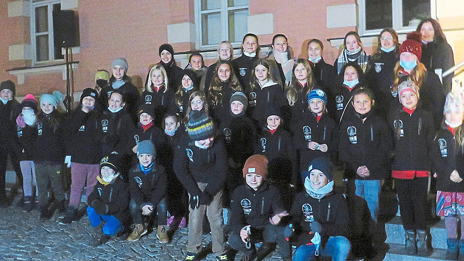 Die Power Dancers stellten sich vor, m&uuml;ssen aber eine weitere Saison auf ihren gro&szlig;en Auftritt warten.