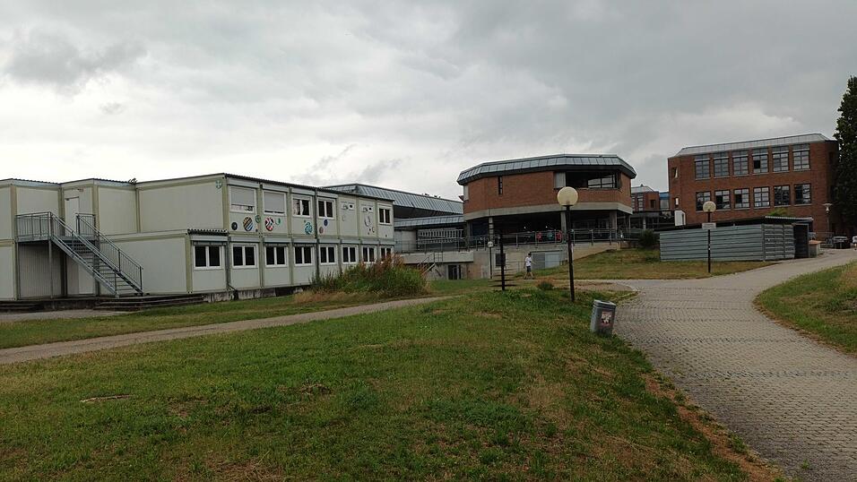 Das Turmair wird - so der aktuelle Stand - weiter mit Modulbauten, allerdings neuen Containern hoher Qualit&auml;t, zur L&ouml;sung seines Raumproblems leben m&uuml;ssen.