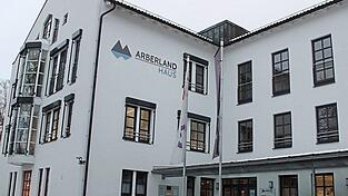 Der Leiter der VHS wurde widerruflich freigestellt Der Leiter der VHS wurde widerruflich freigestellt