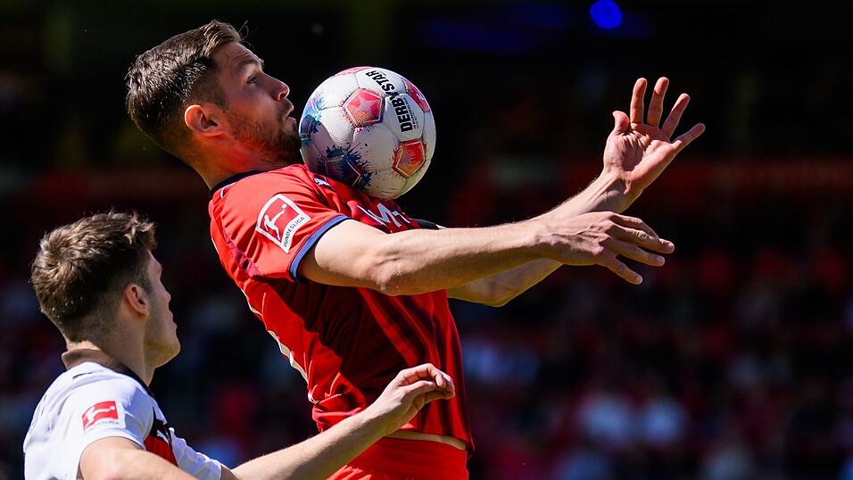 Ballgewandt: Heidenheims Marvin Pieringer (r).