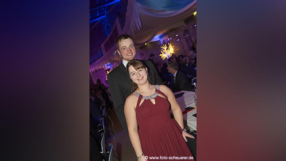 Die Metzgerzunft hat am Samstagabend in die Joseph-von-Fraunhofer-Halle eingeladen. Die Metzgerzunft hat am Samstagabend in die Joseph-von-Fraunhofer-Halle eingeladen.