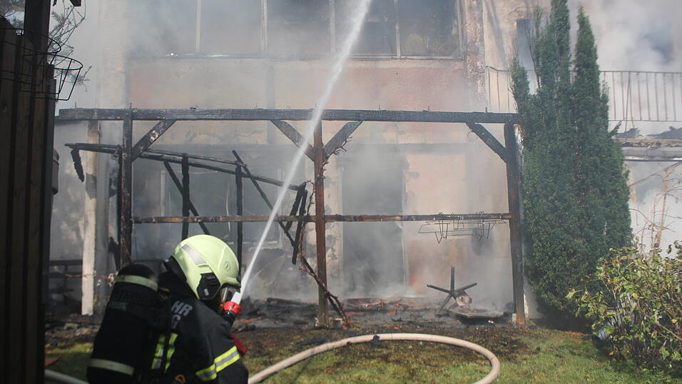 Zahlreiche Feuerwehrler bekämpften den Brand.