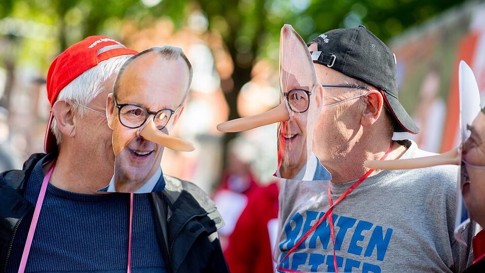 Rund um die Konferenz gingen zahlreiche Menschen auf die Stra&szlig;e.