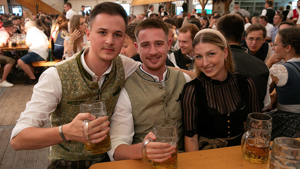 Die Partybilder vom Samstag, 16. August, aus dem Festzelt Nothaft. Die Partybilder vom Samstag, 16. August, aus dem Festzelt Nothaft.