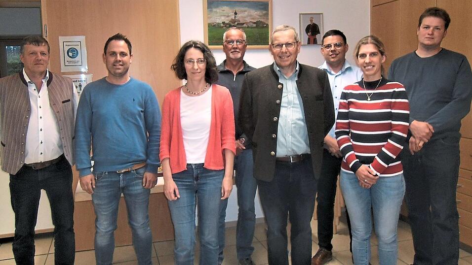 Die neue Vorstandschaft des Imkervereins Kirchroth-Pondorf.