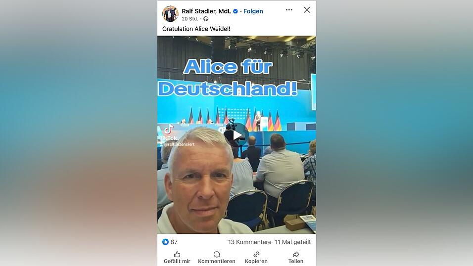 Grünen-Politiker Toni Schuberl hat einen TikTok-Screenshot festgehalten, bei dem AfD-Politiker Ralf Stadler auf eine verbotene Nazi-Parole hindeuten soll. 