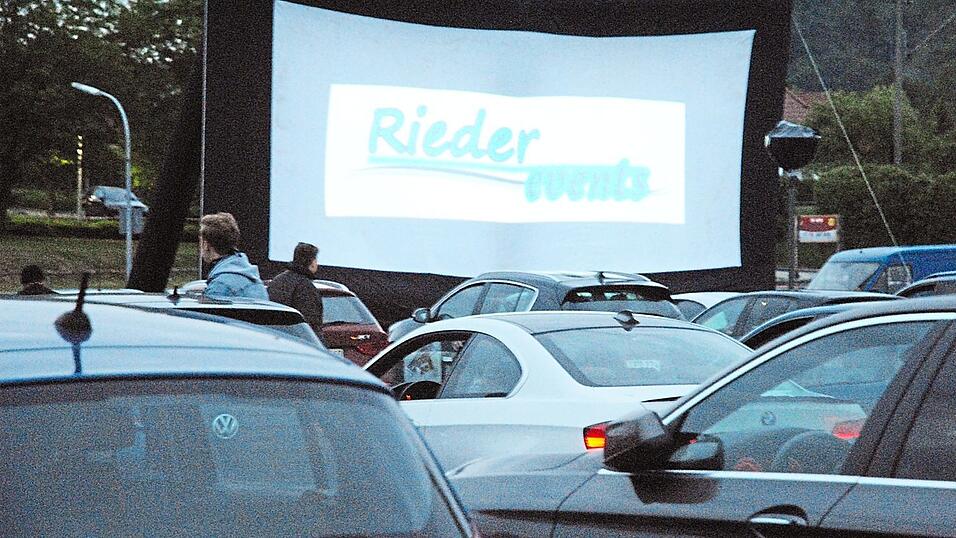 Ab Donnerstag ist es wieder soweit: Das Autokino wird für vier Tage am TSV-Parkplatz aufgebaut. Ab Donnerstag ist es wieder soweit: Das Autokino wird für vier Tage am TSV-Parkplatz aufgebaut.