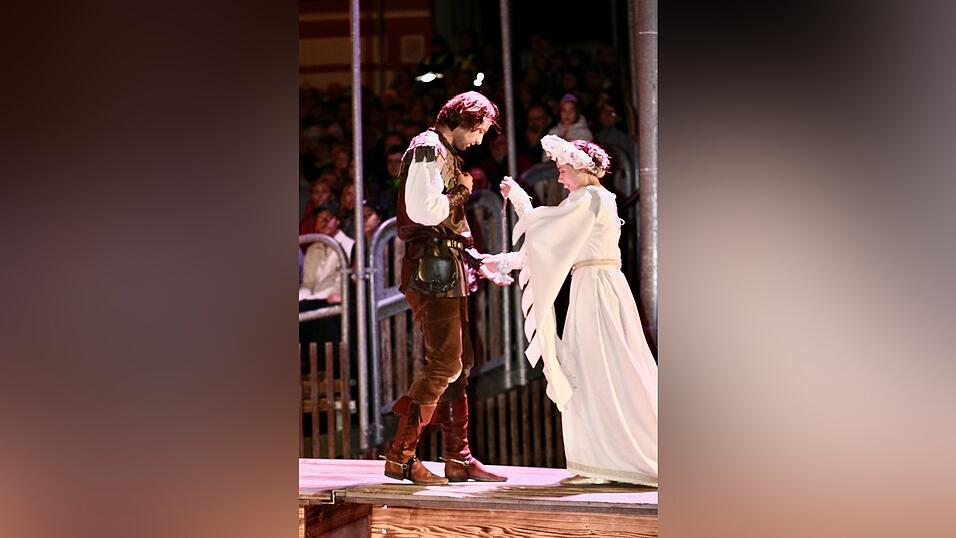 Eindr&uuml;cke von der Gruppe 'blau', die am Freitagabend die Drachenstich-Premiere gespielt hat.