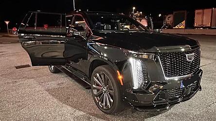 Erst im Oktober vergangenen Jahres hat Sukan Simsek den Cadillac Escalade V als Firmenauto angeschafft. Am vergangenen Wochenende hat ein Unbekannter in der Innenstadt das Fahrzeug erheblich besch&auml;digt.